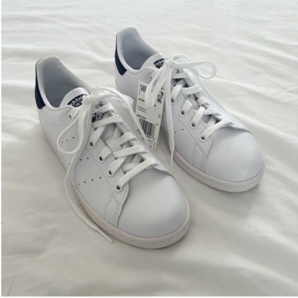 NWT Adidas Stan Smith Sneakers, Cloud White and Collegiate Navy, Size 6 - Picture 2 of 8